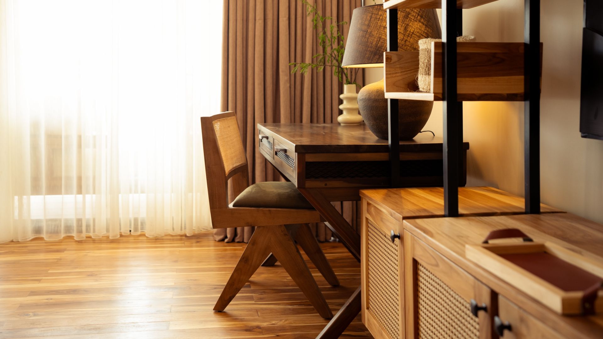 A Room With A Desk And Chairs